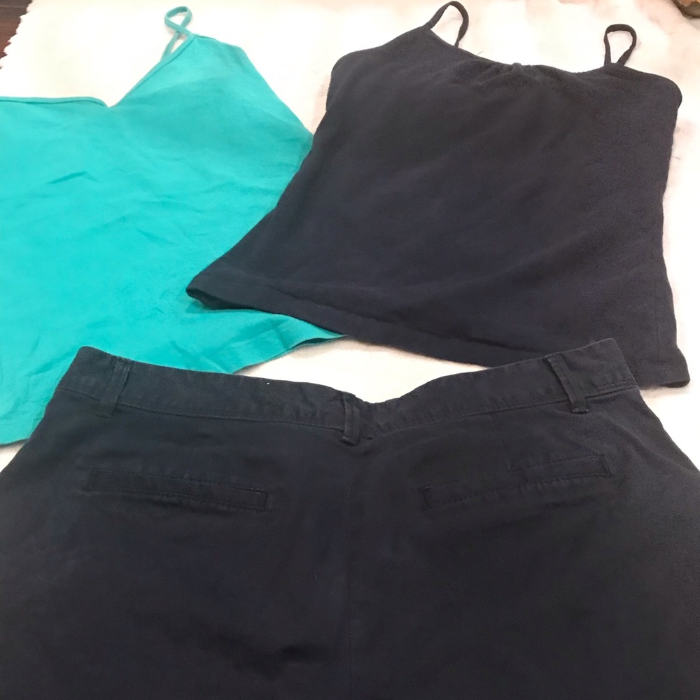 Banana‎ Republic shorts - 2 Camis
